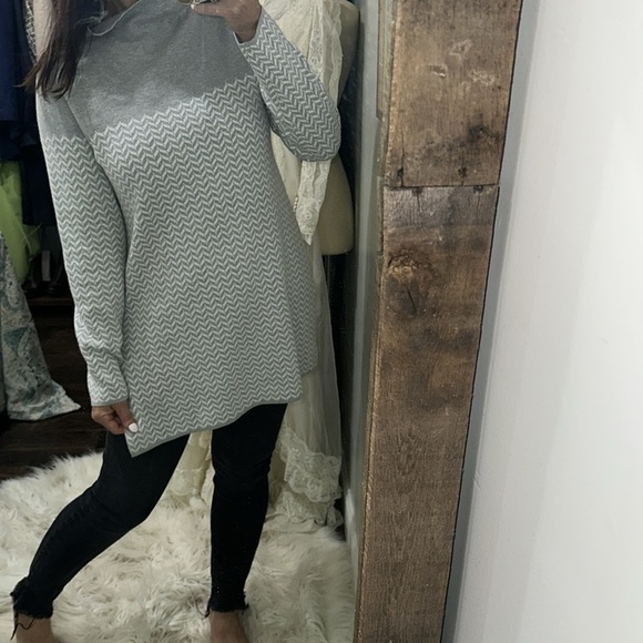 Aspen Gray Chevron Women's tunic Sweater size medium - Picture 3 of 5